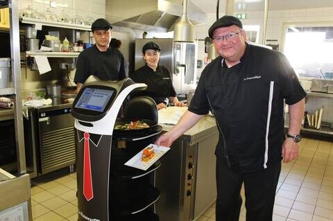 Robot serveur du restaurant La Pernelle - Manche (50)